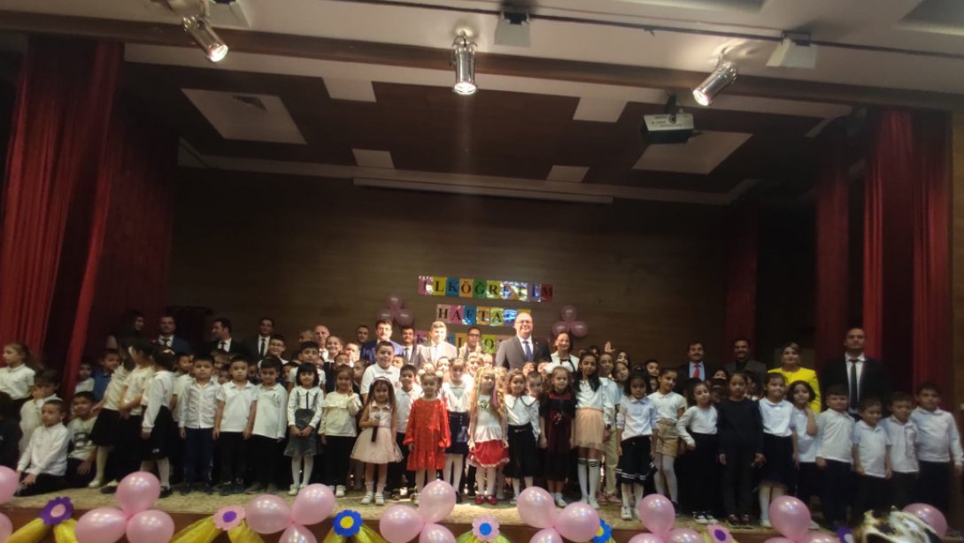 Kırgızistan Bişkek'te İlköğretim Haftası Sevinci 